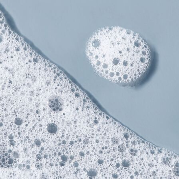 Olaplex No.4C Bond Maintenance Clarifying Shampoo 250ml - Image 2